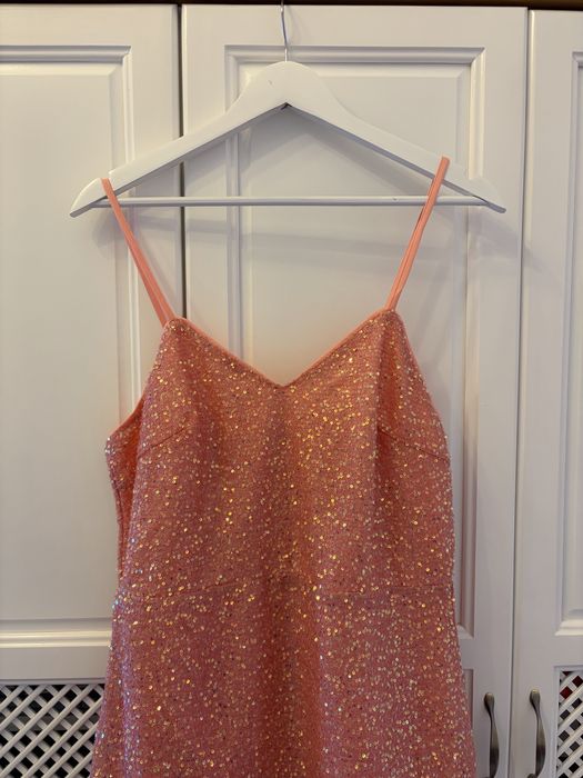 Модна дамска рокля топ модел с пера