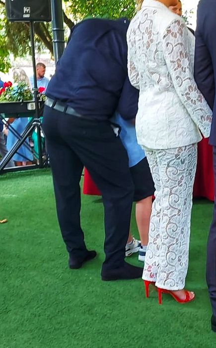 Vând costum alb !!!