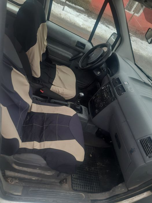Vând Ford tourneo