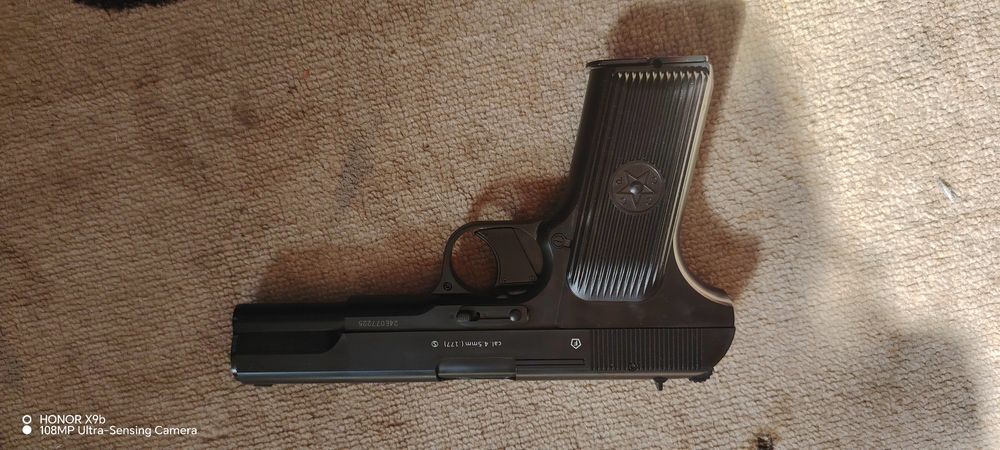 Катталар учун ўйинчоқ.  Пистолет ТТ.  ТТ пистолети