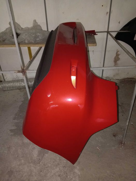 Прадаю бампер на мазду