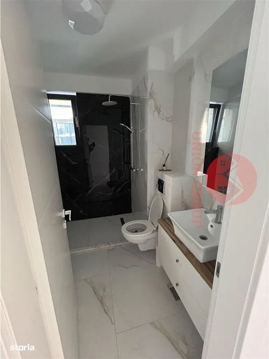 Vand apartament pe malul ghiolului