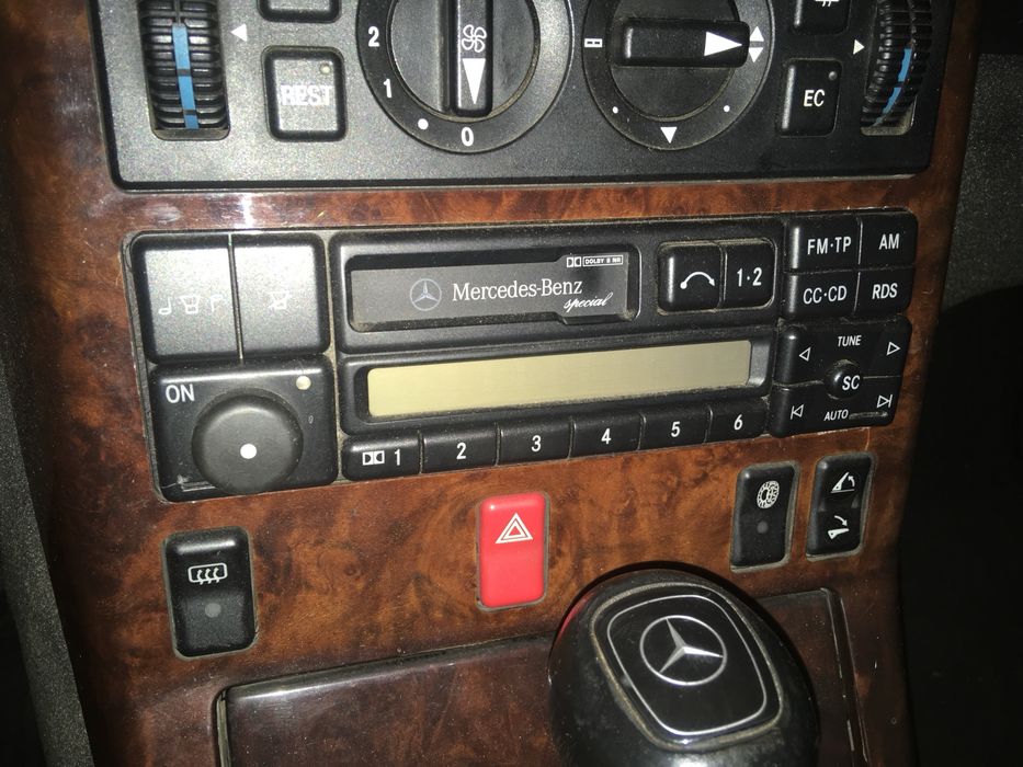 радио-касетофон Becker special за 124,129,140,201,210. Mercedes Benz