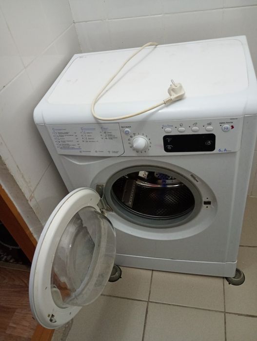 Кірмашина сатылады ұсталған,тек барабаны айналмайды.