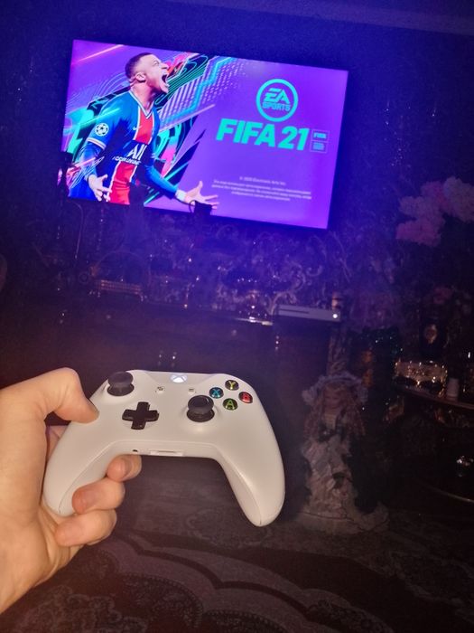 Продам Xbox one s 1 Tb