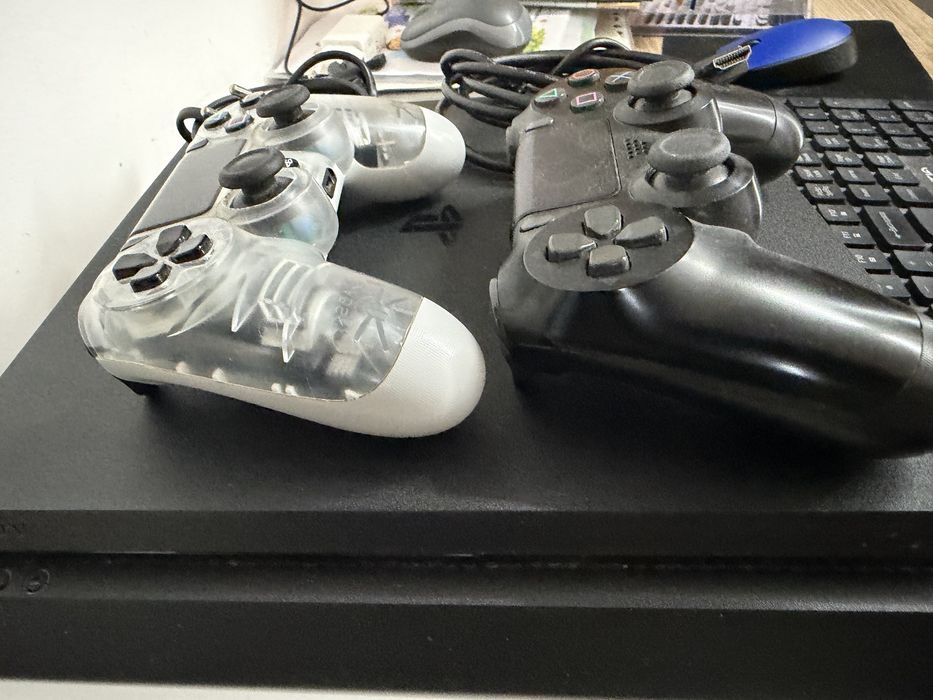 Vand PS4 Slim 500 GB