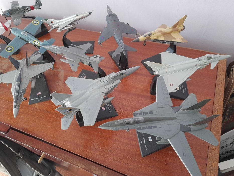 Колекция " Бойните самолети ". 59 броя Изработени от метал.