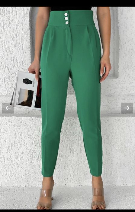 Pantaloni verzi, roz somon și negri