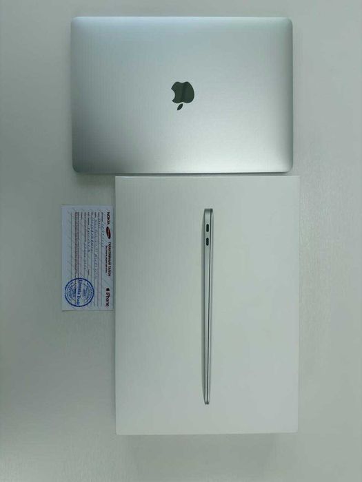 Продаю MacBook Air M1 - серебристый