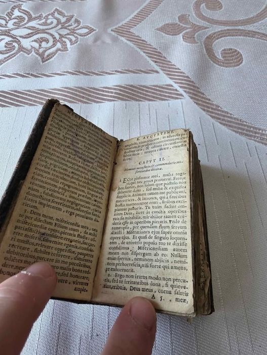 Carte veche „Meditationes S. Augustini” – secol XVIII, în latină