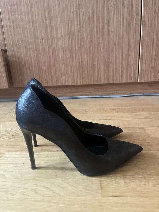 Обувки на висок ток