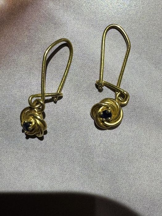 Vand cercei din aur 18 k cu safir