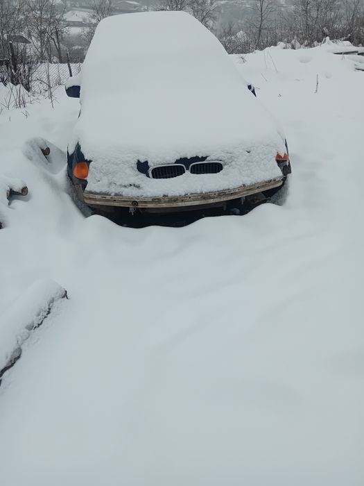 Vând    bmw  320
