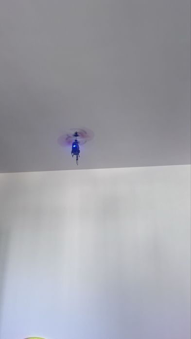 Elicopter care zboară cu telecomanda