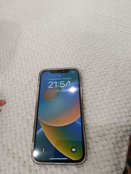 Продам Iphone 12 в отличном состоянии