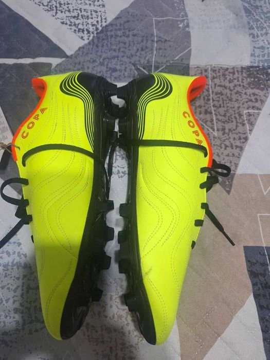 Футболни обувки Adidas  46 номер