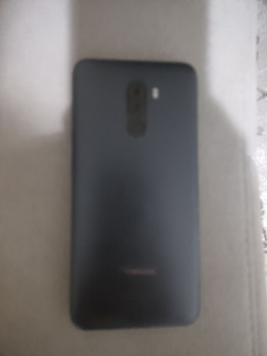 Xiaomi poco f1 6 озу / 64 внутренней