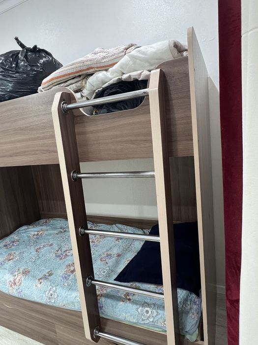 Продается кровать двух яростная