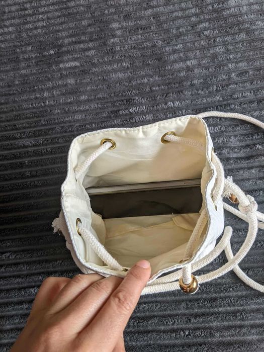 Бяла мини чанта за през рамо с връзки