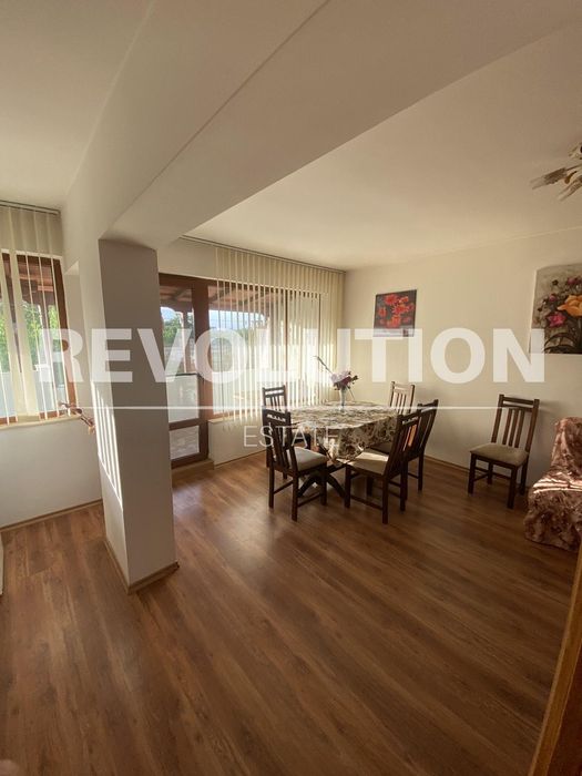 Дава се под наем Четиристаен апартамент в Пловдив, Тракия - 130 кв.м за 600 € - Снимка #1