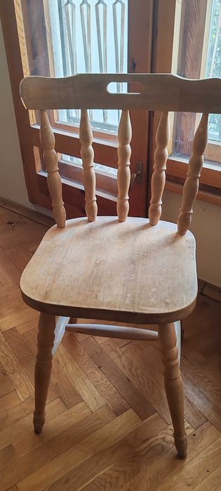 Продавам маса и столове от естествено дърво