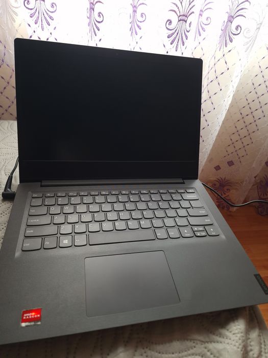 Laptop Lenovo V14-ADA (Model 82C6) pentru piese - Estetic intact + Încărcător