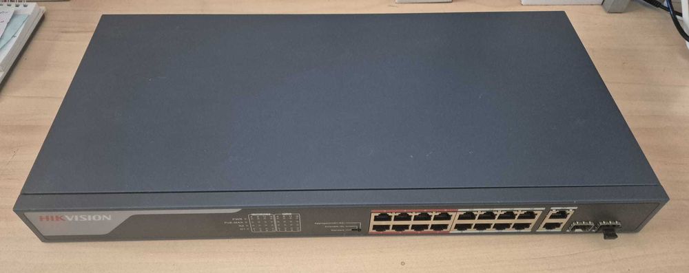 Switch Hikvision DS-3E0318P-E(B) - defect