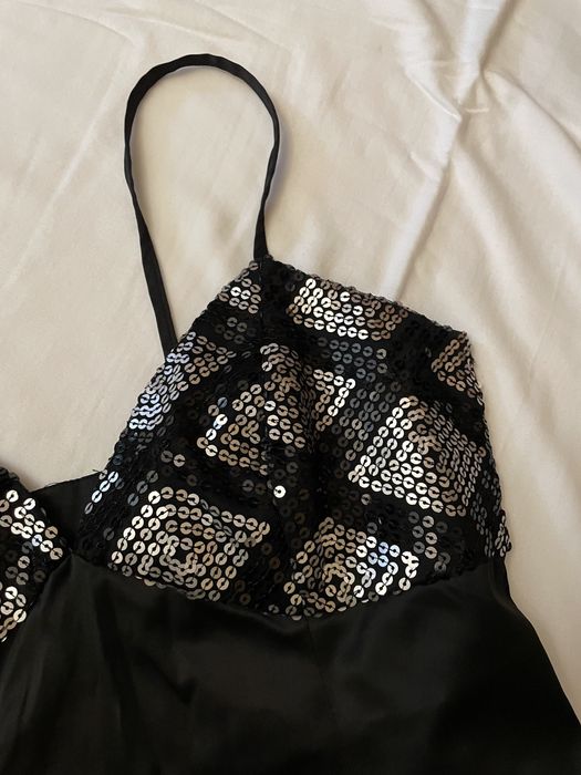 Bustiera pentru ocazii din satin si paiete argintii