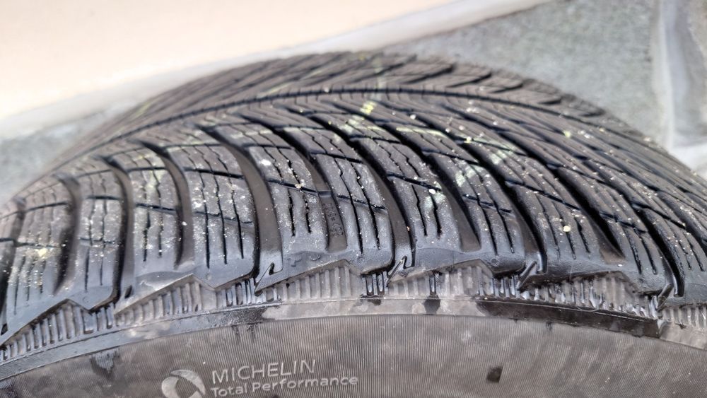 Michelin 245/45/17