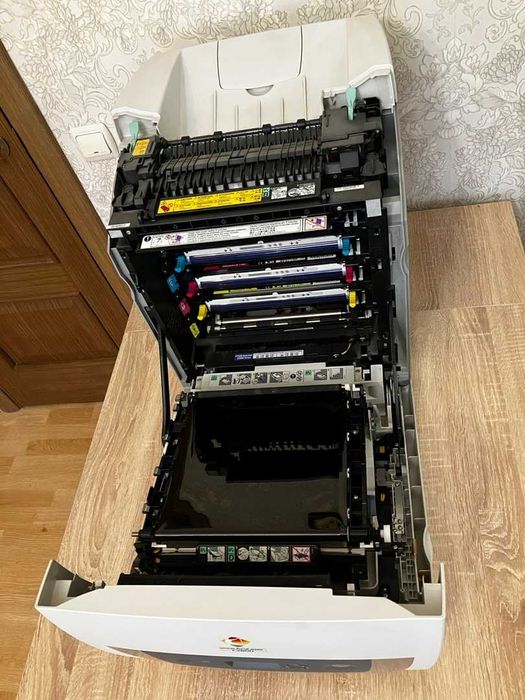 Лазерный цветной принтер Epson AcuLaser 2800N