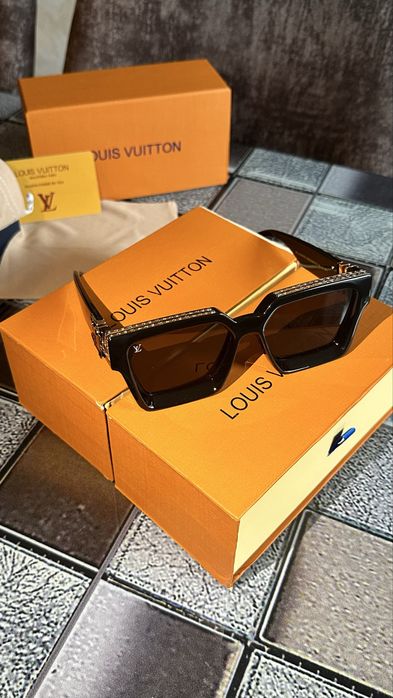 LV Millionaire Black