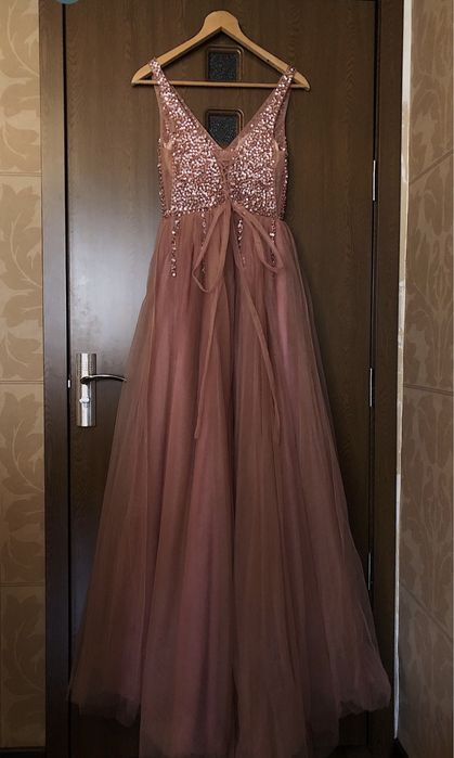 Официална рокля