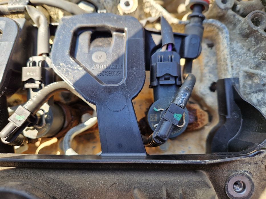 Injectoare pompa renault trafic 2.0