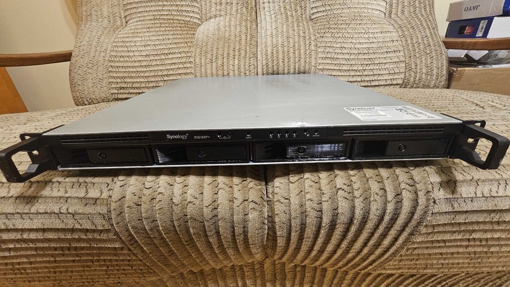 Server NAS Synology rs818rp+