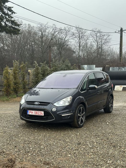 Ford s-max 2011.