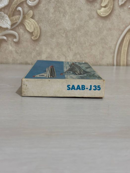 Сборная модель самолёта SAAB J35 Draken (винтаж)