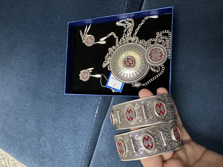 Продам серебро набор