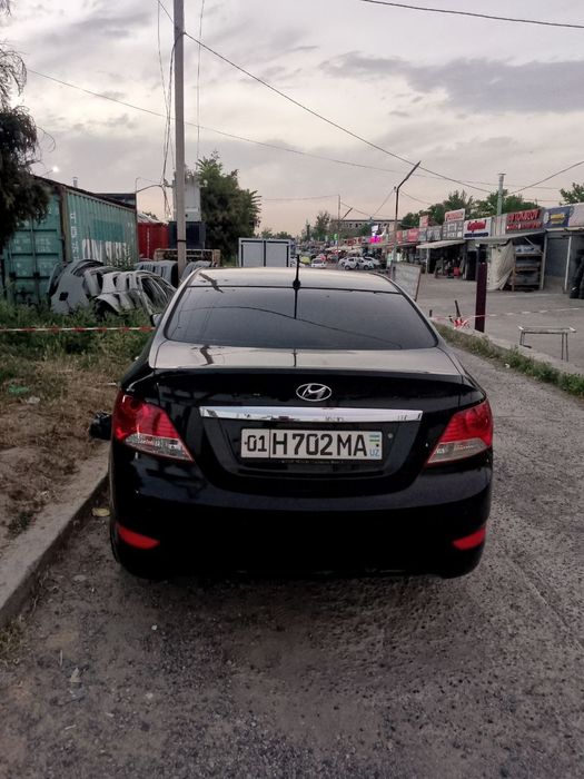 Hyundai 2011 ideal