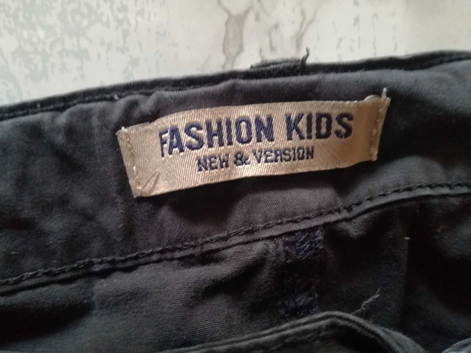 Продавам детски дънки-черни Fasion Kids