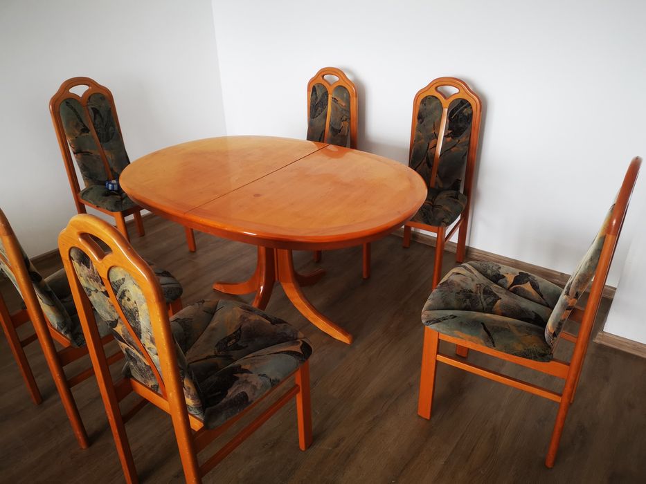 Масивна елепсовида трапезна маса изроботена  масивна дървесина ЧЕРЕША