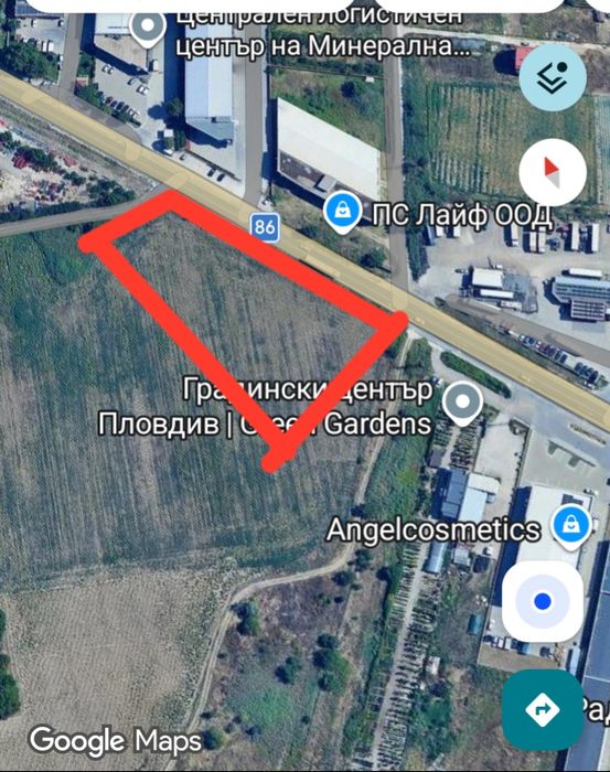 Отдава се под наем равен, насипан и утъпкан терен с площ от 6000 кв.м (6 декара),