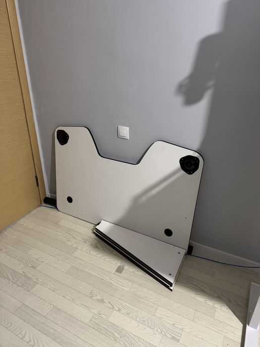 Стол игровой белый