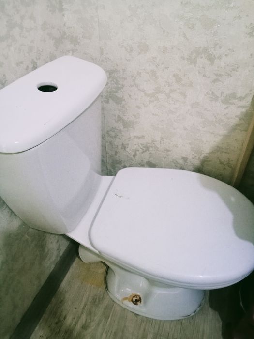 Срочно продам угловую раковину и унитаз
