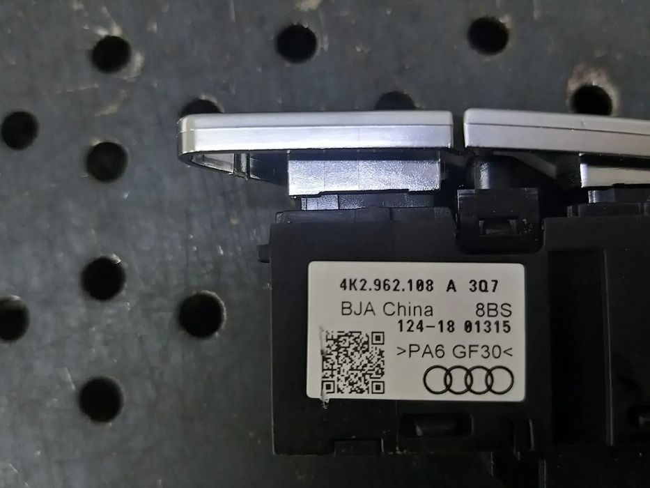 Buton blocare deblocare usa dreapta fata audi a6 c8 4k 4k2962108a