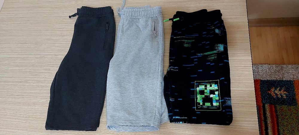 Vand lot pantaloni scurti 128-134/ 134-140