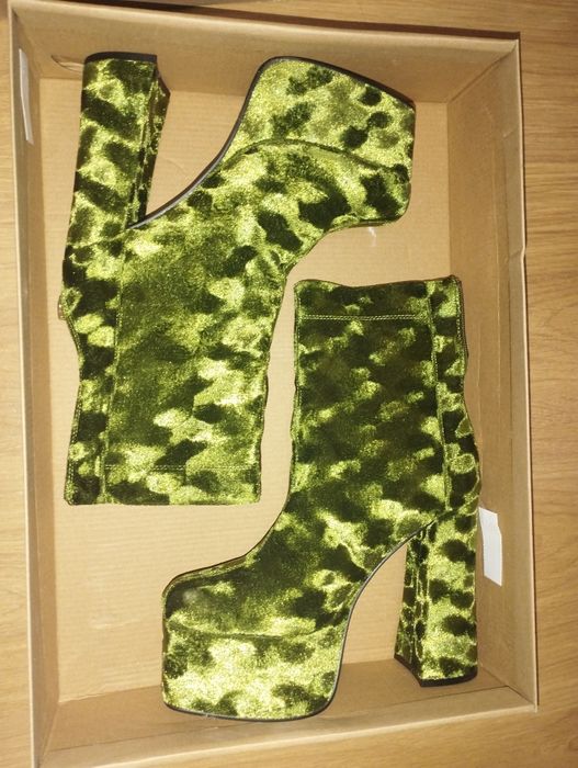 Нови боти на Steve Madden