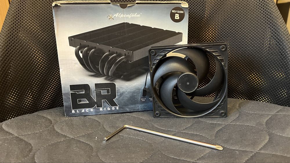 Cooler CPU Alpenfohn Black Ridge.