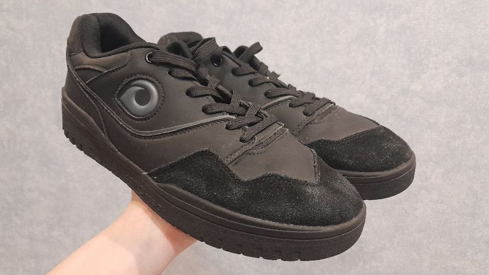 Продам кроссовки