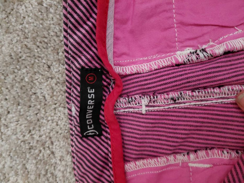 Vand pantaloni scurti Converse
