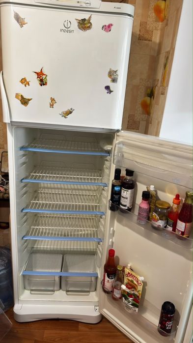 Холодильник Indesit, двухкамерный